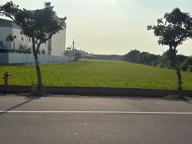 彰化鹿港彰濱工業區海浴路旁出售的農地樣貌與資訊展示